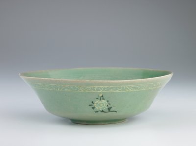 12. yüzyıl sonu-13. yüzyıl ortası, kalıp baskılı ve işlemeli bezemeli tabak by Korean School