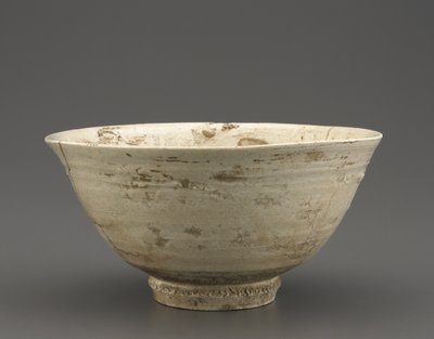 Çay kasesi, muhtemelen Kyongsang Namdo eyaleti, Choson dönemi, 16. yüzyılın ikinci yarısı (berrak sırlı porselen) by Korean School