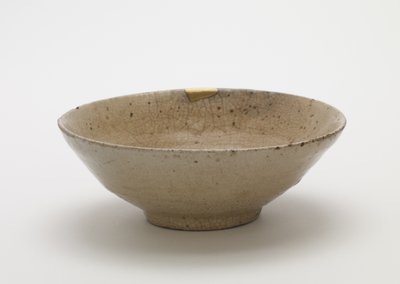 Çay kasesi, 16. yüzyılın ikinci yarısı (keramik, sırsız porselen, şeffaf sırlı, altın cila onarımları) by Korean School