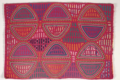 Gömlek Paneli (mola), 1950 dolayları (aplikeli pamuk) by Kuna Indian Culture