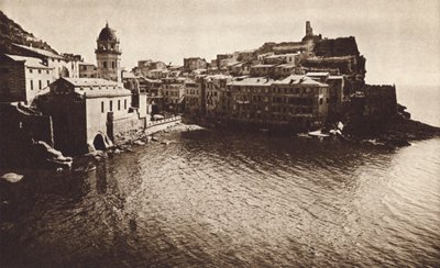İtalya: Vernazza, Riviera (s/b fotoğraf) by Kurt Hielscher