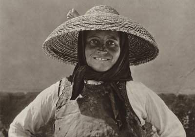Romanya: Liebling, Suabian kadın (s/b fotoğraf) by Kurt Hielscher