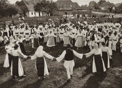 Romanya: Rusu Bargaului, Hora (s / b fotoğraf) by Kurt Hielscher