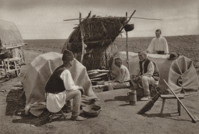 Romanya: İşçiler için barınaklar (s/b fotoğraf) by Kurt Hielscher