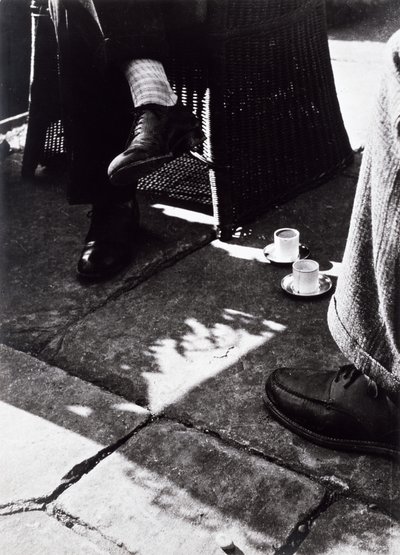Kahvede (vintage jelatin gümüş fotoğraf) by Laszlo Moholy Nagy