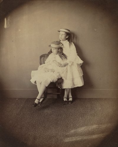 Julia ve Ethel Arnold, 1872. by Lewis Carroll