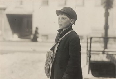 Tony Casale, "Bologna," 11 yaşında 4 yıldır gazete satıyor, Hartford, Connecticut, Mart 1909 by Lewis Hine