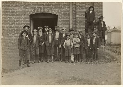 [Öğlen Saati, King Mfg. Co., Augusta, Georgia] by Lewis W. Hine