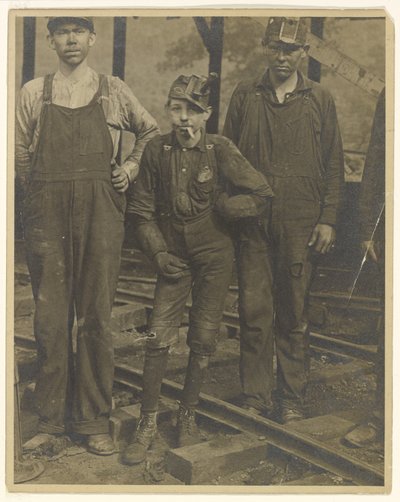 [Üç Madenci (S. Pittston, Pennsylvania)] by Lewis W. Hine