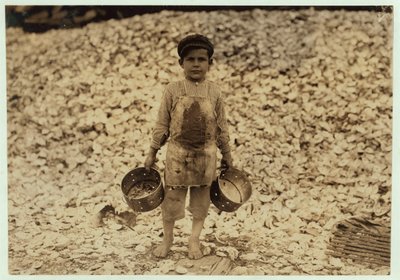 5 yaşındaki göçmen karides toplayıcısı Manuel, Dunbar, Lopez, Dukate Company, Biloxi, Mississippi, 1911