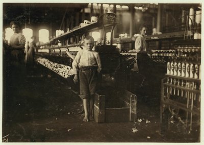 8 yaşındaki Leo, sadece 4 fit boyunda, Elk Cotton Mills, Fayetteville, Tennessee, 1910