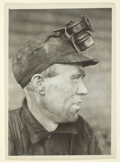  by Lewis Wickes Hine