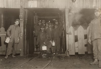  by Lewis Wickes Hine