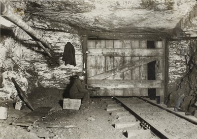  by Lewis Wickes Hine