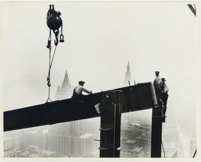 Empire State Binasının İnşası, c.1931 by Lewis Wickes Hine