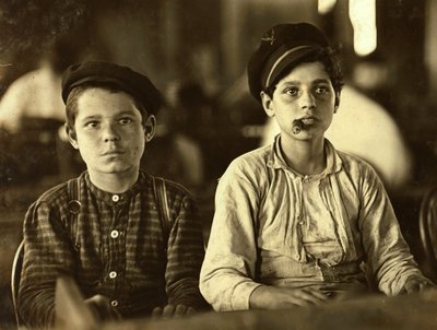 ಸಿಗಾರ್-ಮೇಕರ್ಸ್, ಟ್ಯಾಂಪಾ, ಫ್ಲೋರಿಡಾ, 1909 ಟರ್ಕ್ by Lewis Wickes Hine
