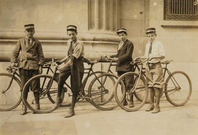 Western Union Habercileri Grubu, Norfolk, Virginia, 1911 by Lewis Wickes Hine