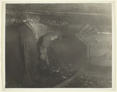 by Lewis Wickes Hine