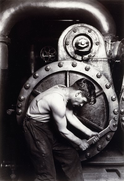 Santral Mekaniği, c.1924; by Lewis Wickes Hine