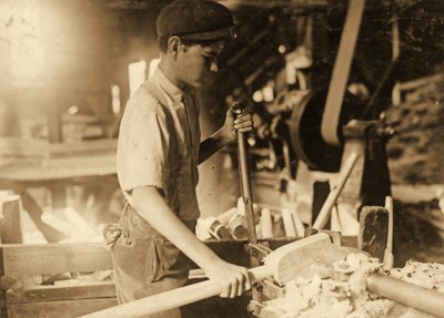 Bir atölye c.1936 genç çocuk by Lewis Wickes Hine