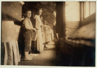 Richmond iplik fabrikalarında genç takım değiştirici, Chattanooga, Tennessee, 1910 by Lewis Wickes Hine