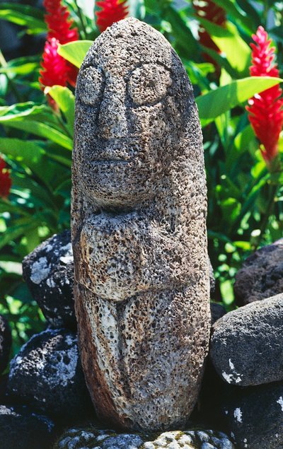 Antropomorfik Tiki heykeli, Papeete, Tahiti, Society Adaları, Windward Adaları Takımadaları, Fransız Polinezyası (Fransız Cumhuriyeti