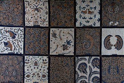 Geleneksel renklerden geleneksel tasarımlara sahip Batik, Surakarta, Java, Endonezya, detay by Unbekannt Unbekannt