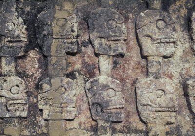Chichen Itza (UNESCO Dünya Mirası Alanı) arkeolojik alanı olan Tzompantli veya Kafatasları Duvarı