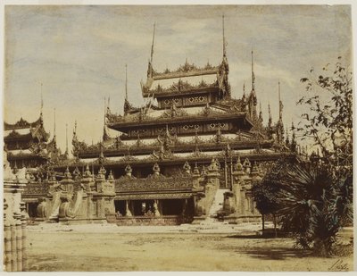 Amerapoora: Maha-Too-Lo-Bounghian Kyoung, 1855 (sulu boya ile boyanmış mumlu kağıttan albüm baskısı) by Linnaeus Tripe