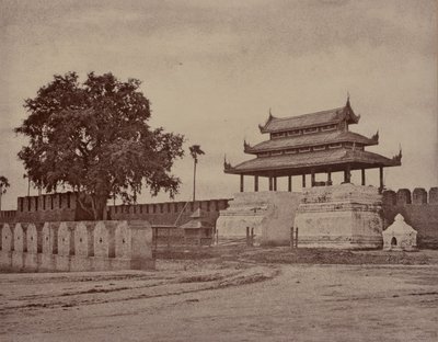 Amerapoora: Şehrin Ooh-nein Kapısı by Linnaeus Tripe