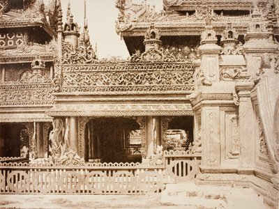 92. Amerapoora. Kyoung No. 86 [Maha-too-lo-Bounghian Kyoung] Balkonunun bir başka parçası. by Linnaeus Tripe