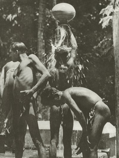 Kuyuda (s/b fotoğraf) by Lionel Wendt