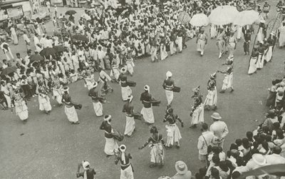 Perahera (s/b fotoğraf) by Lionel Wendt