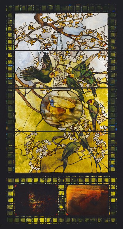 Muhabbet Kuşları ve Altın Balık Kasesi, 1893 dolayları by Louis Comfort Tiffany