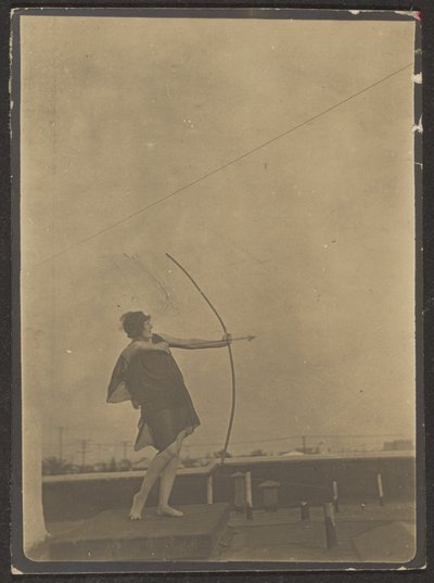 [Çatıdaki Dansçı (Okçu)] by Louis Fleckenstein