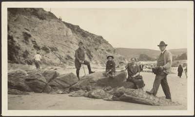 [Fleckenstein Fotoğraf Makinesi ve Ailesi ile Sahilde] by Louis Fleckenstein