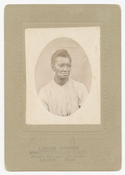 Bir kadının fotoğrafı, ca. 1910. by Lucius Harper