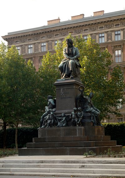 Alman besteci Ludwig van Beethoven (1770-1827) anısına Kaspar von Zumbusch (1830-1915) tarafından yapılan anıt. Viyana, Avusturya by Ludwig von Zumbusch