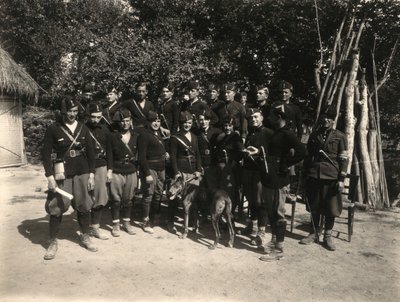 "MVSN- Blackshirts" albümü: 20 yıllık hançer modeliyle milis grubu (s/b fotoğraf) by M. Borchi
