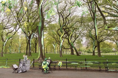 Central Park, 2019 (arşiv pigment baskısı üzerine akrilik boya) by Madeleine Gross