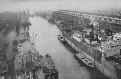 Kuzeyin Büyük Bir Rıhtımı, Denizden Otuz Dört Mil ve Yine Bir Liman, c1935 by Manchester Ship Canal Company