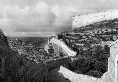 Kudüs Duvarı yakınlarındaki Yahudi mezar yerleri, 1937 by Martin Hurlimann