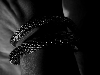 metal ve cilt by Martina Konitzky