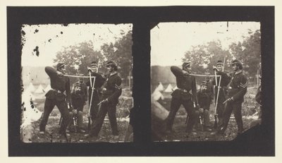 İsimsiz [silahlarla poz veren Amerikan askerleri], 1850-1900. by Mathew Brady