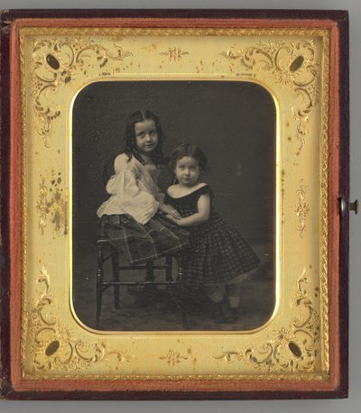 İki Kızın İsimsiz Portresi, 1861. by Mathew Brady