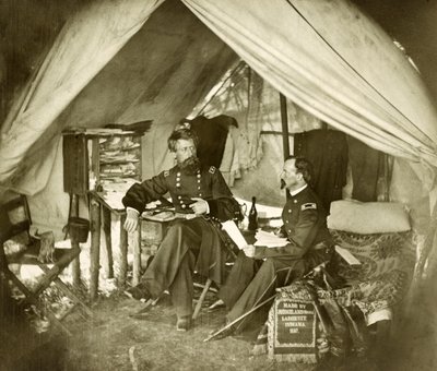 General Jefferson C. Davis & Çadırda Oturan memur, pub.1861 (fotoğraf) by Mathew and studio Brady