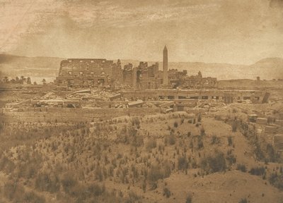Doğu'dan alınan Karnac Sarayı Harabelerinin genel görünümü - Teb, 1849-50. by Maxime Du Camp