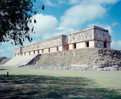 Ön Kolomb uygarlığı: Uxmal antik Maya başkenti, Puuc tarzı sitenin görünümü. Kuzey Yucatan 600-900 AD: kahin piramidi. Meksika by Mayan
