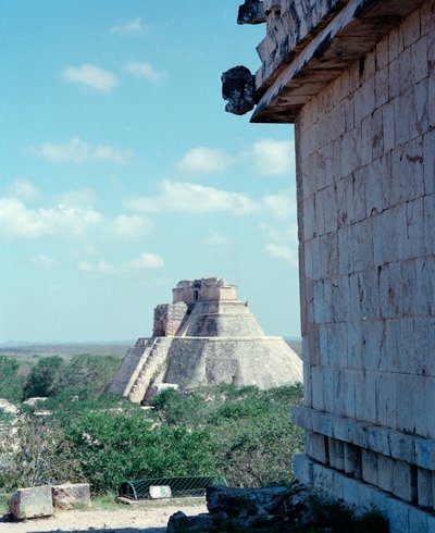 Ön Kolomb uygarlığı: Uxmal antik Maya başkenti, Puuc tarzı yerinde üst tapınağın görünümü. Kuzey Yucatan 600-900 AD. Meksika by Mayan