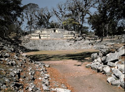 Doğu Akropolis Tapınağı 22, 4-10. Yüzyıl by Mayan Mayan